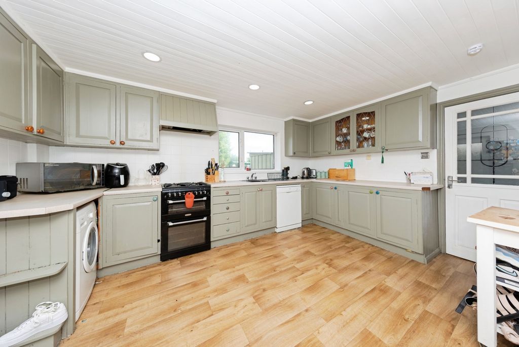 Property photo 3 of 17 Photo