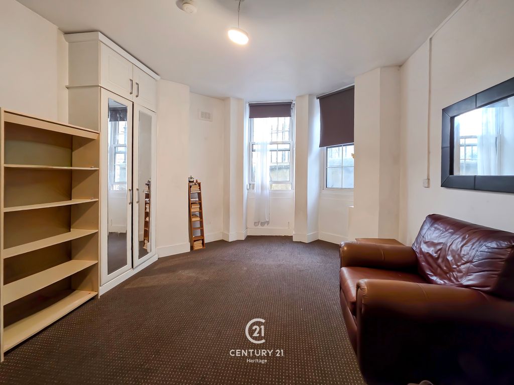 Property photo 3 of 8 E02044  (4)