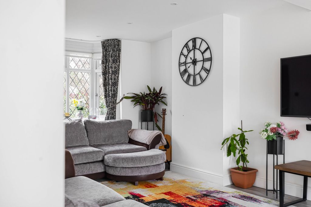 Property photo 3 of 25