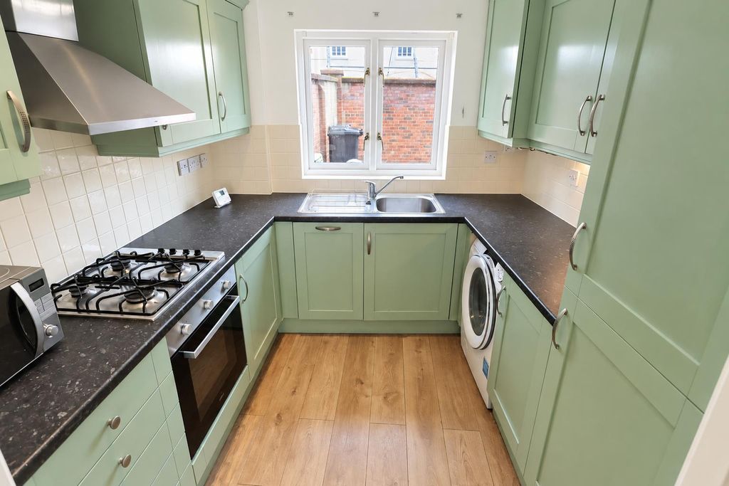 Property photo 2 of 7 Kitchen