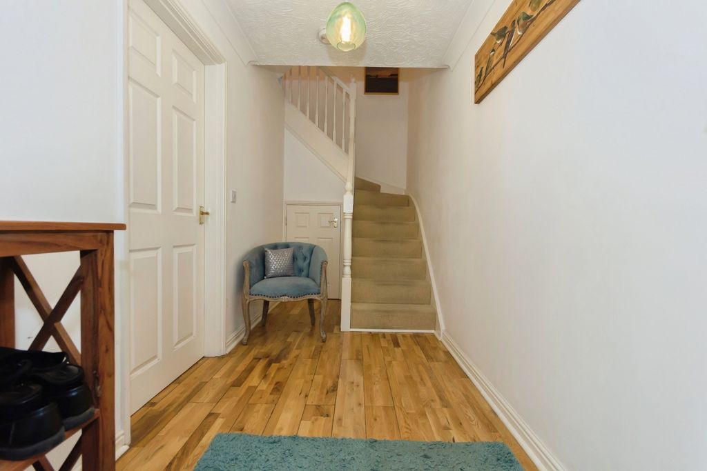 Property photo 2 of 17 Hallway