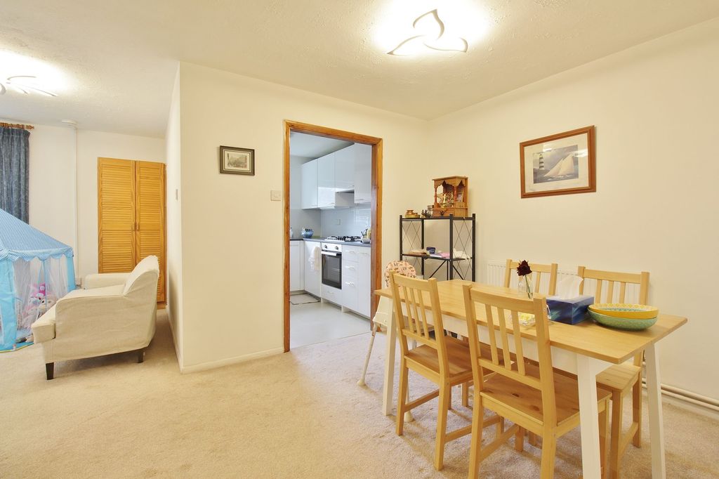 Property photo 3 of 6