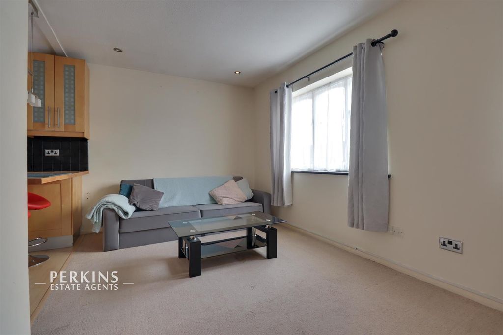 Property photo 3 of 5 Living .Jpg