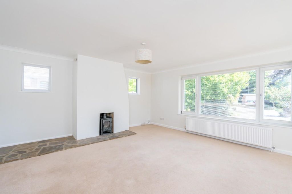 Property photo 3 of 18 Sitting Room (2).Jpg
