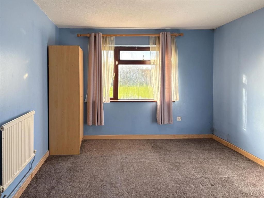 Property photo 3 of 16 Parry Avenue, E6, House For Sale By Barrain London