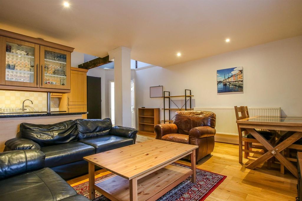 Property photo 1 of 10 Living Room