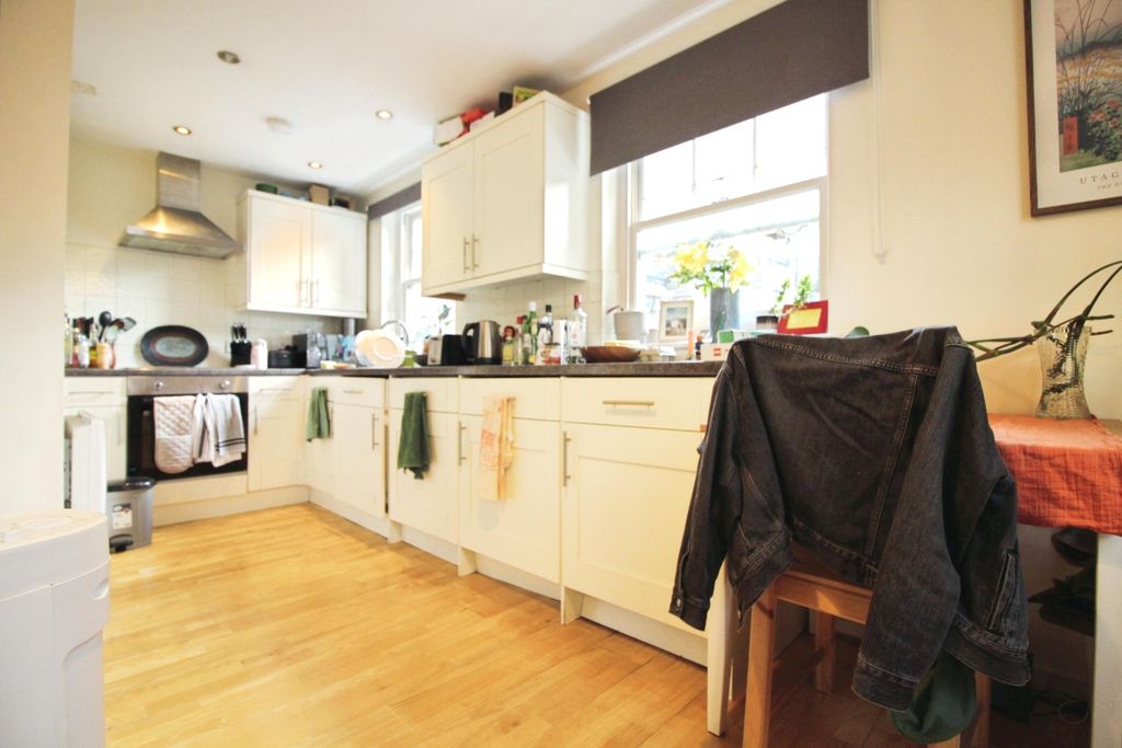 Property photo 3 of 6 Kitchen