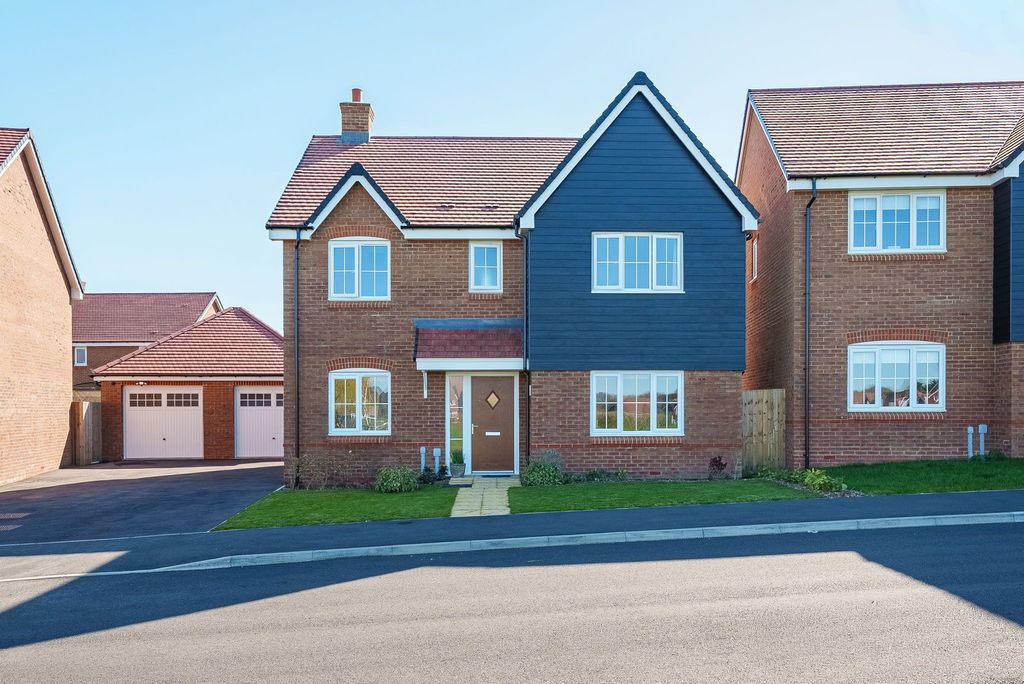 Property photo 1 of 32