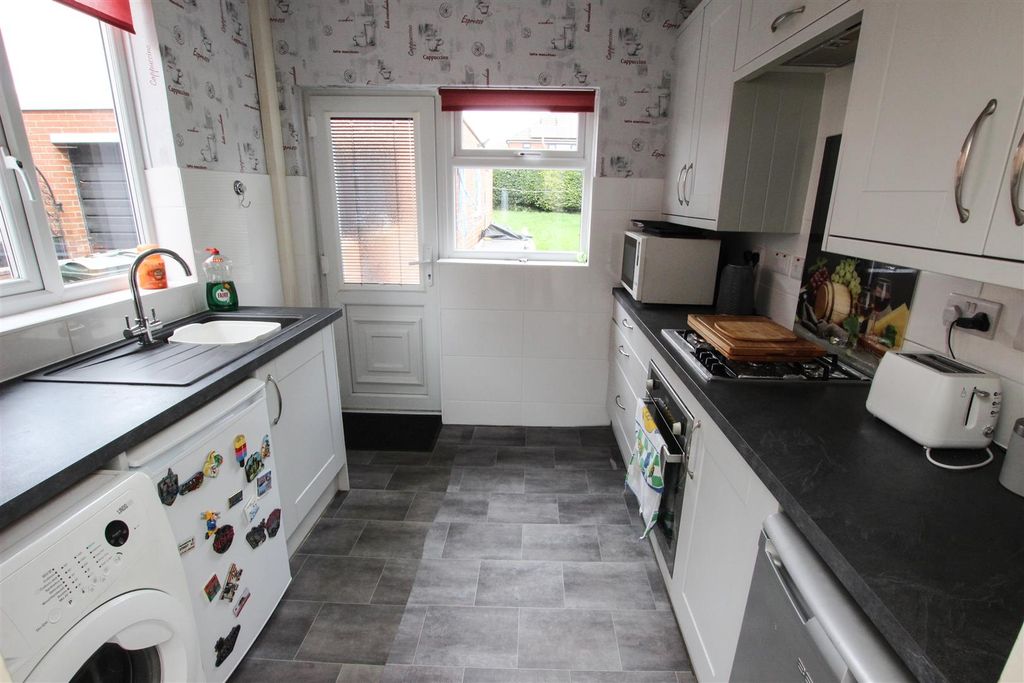 Property photo 3 of 14 Kitchen