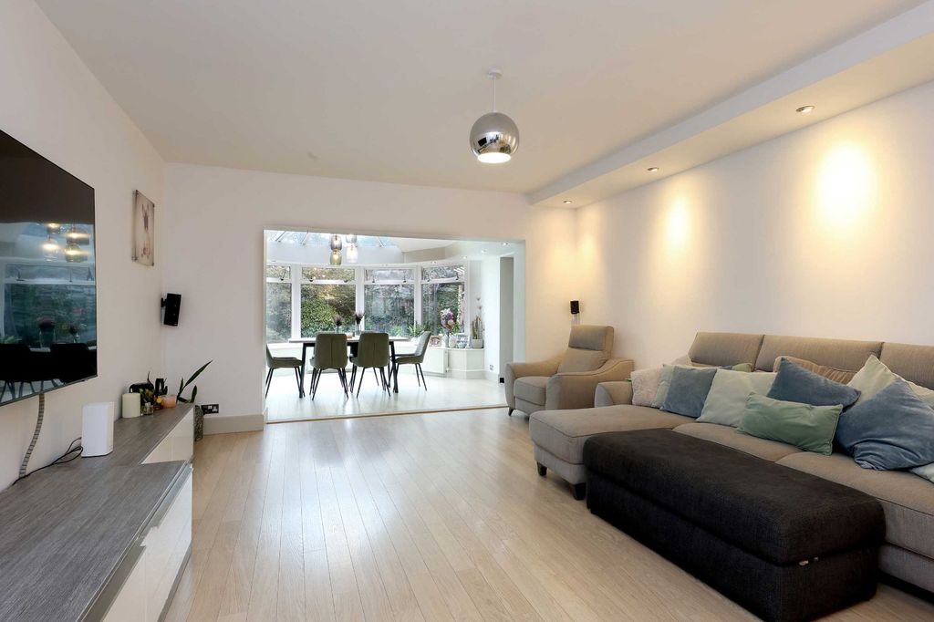 Additional image 5 of 6 bed detached house for saleSeeleys Close, Beaconsfield, Buckinghamshire HP9