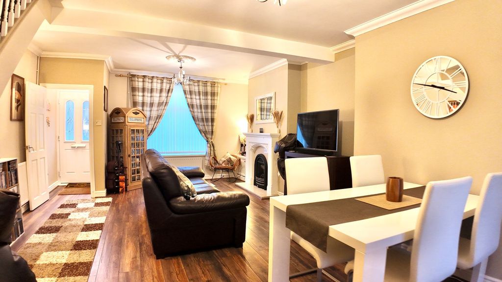 Property photo 2 of 21