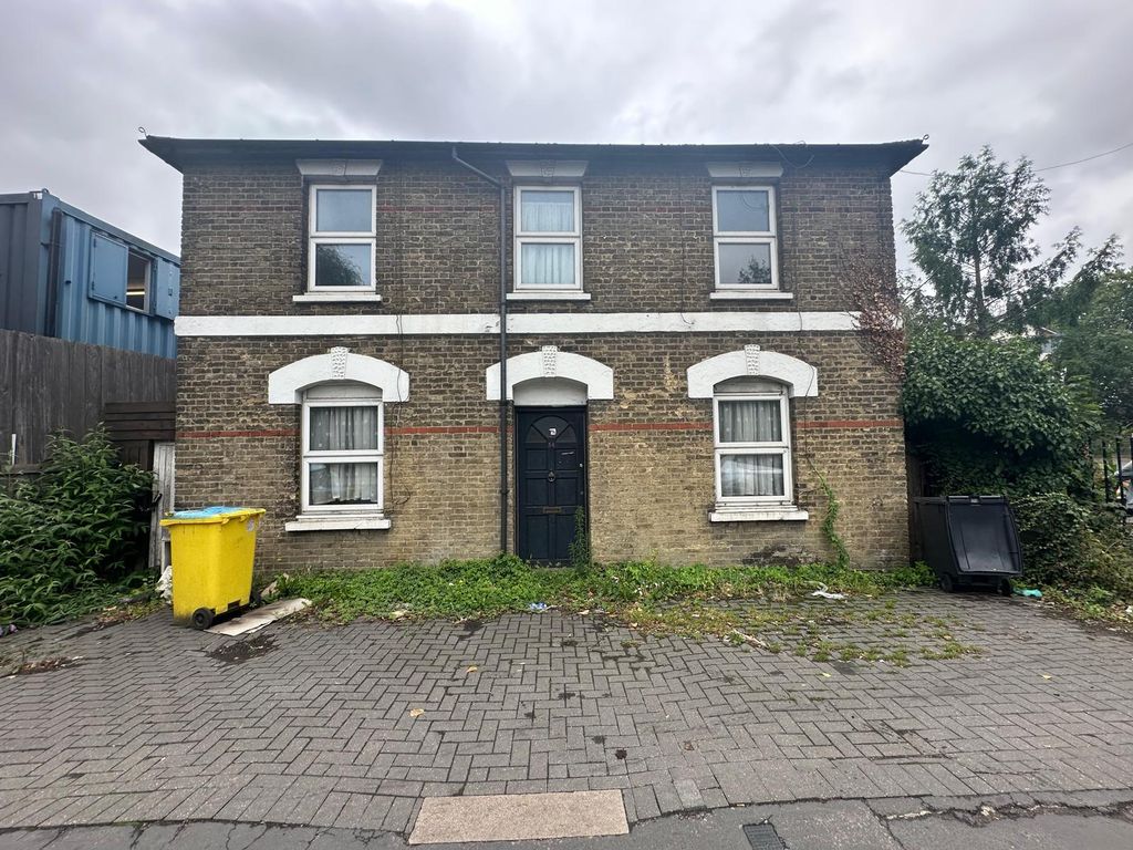 Property photo 1 of 23
