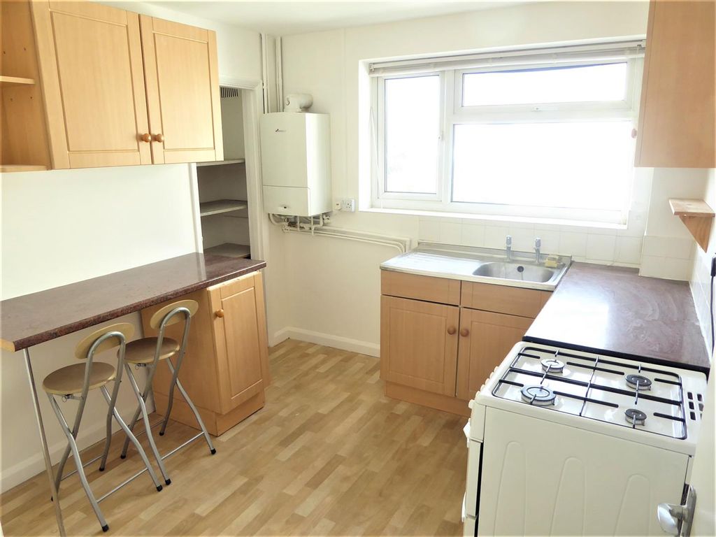 Property photo 2 of 7 Kitchen