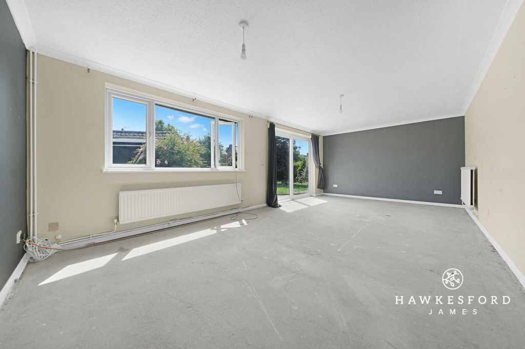 Property photo 3 of 16 Prentis Close, Sittingbourne - Lounge
