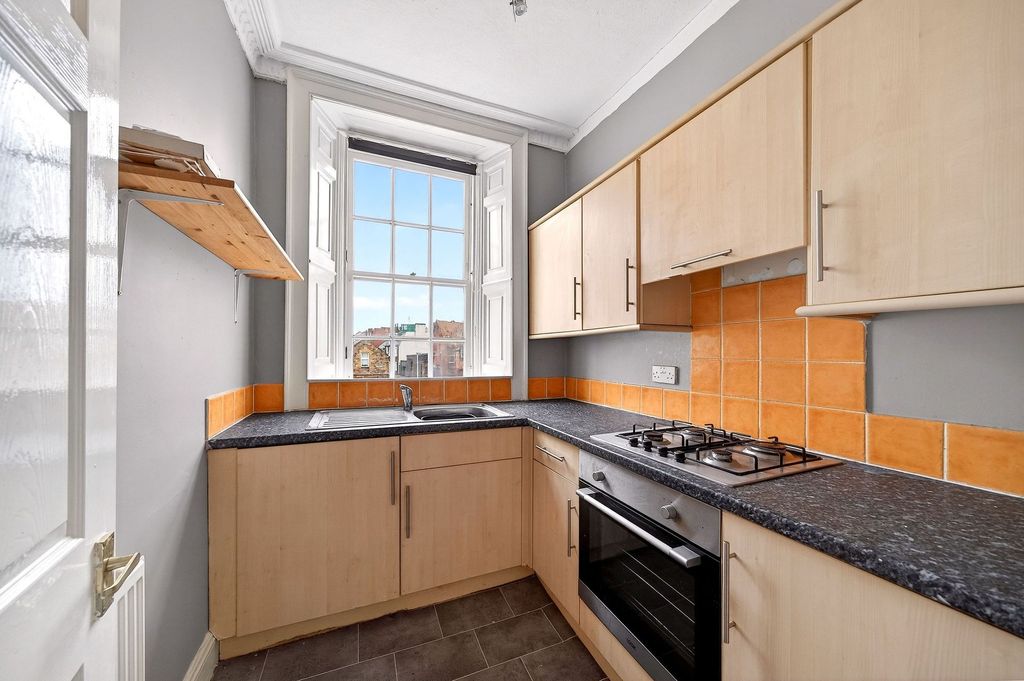 Property photo 3 of 35 Kitchen