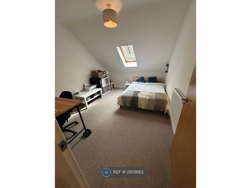 Property photo 2 of 8 Second Double Bedroom