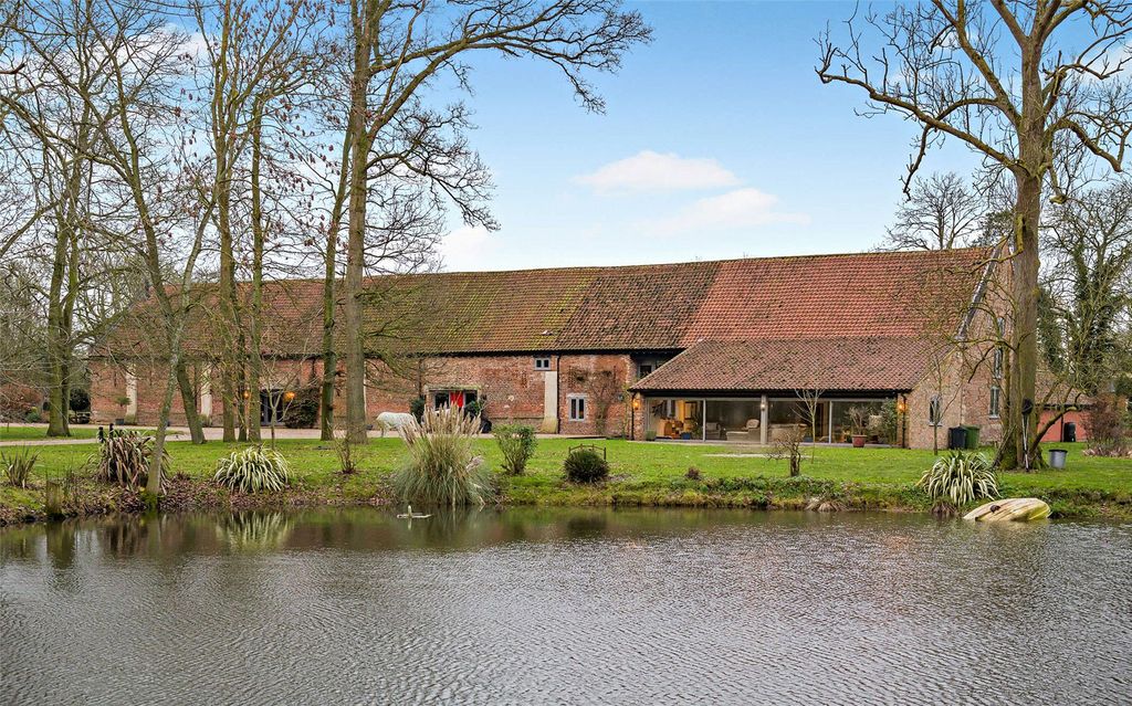 Property photo 1 of 34 Tudor Great Barn