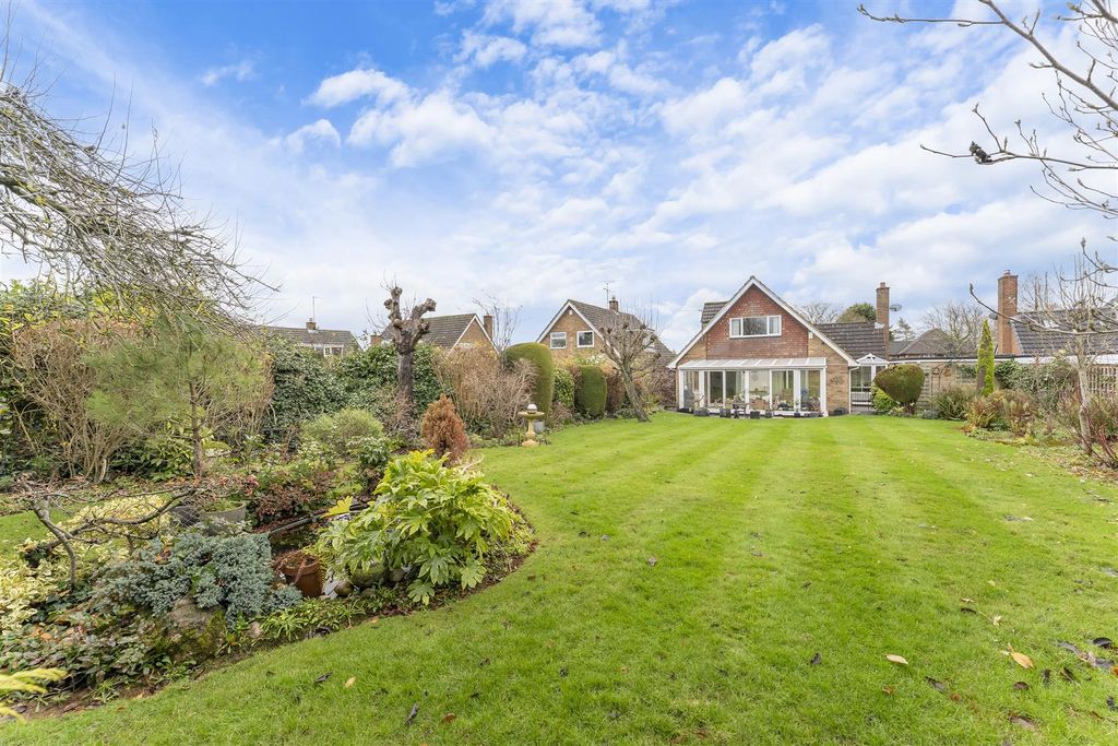 Property photo 2 of 34 Garden