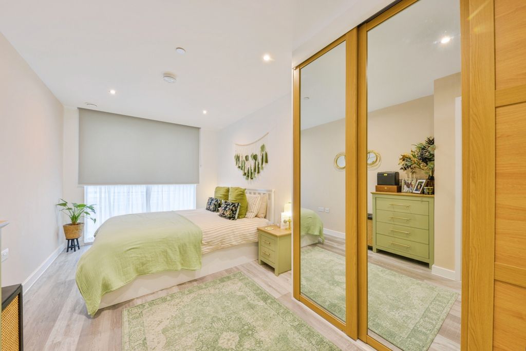 Additional image 9 of 2 bed flat for saleTown Centre, Hatfield AL10