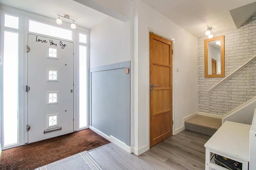 Property photo 2 of 31 Entrance Hall