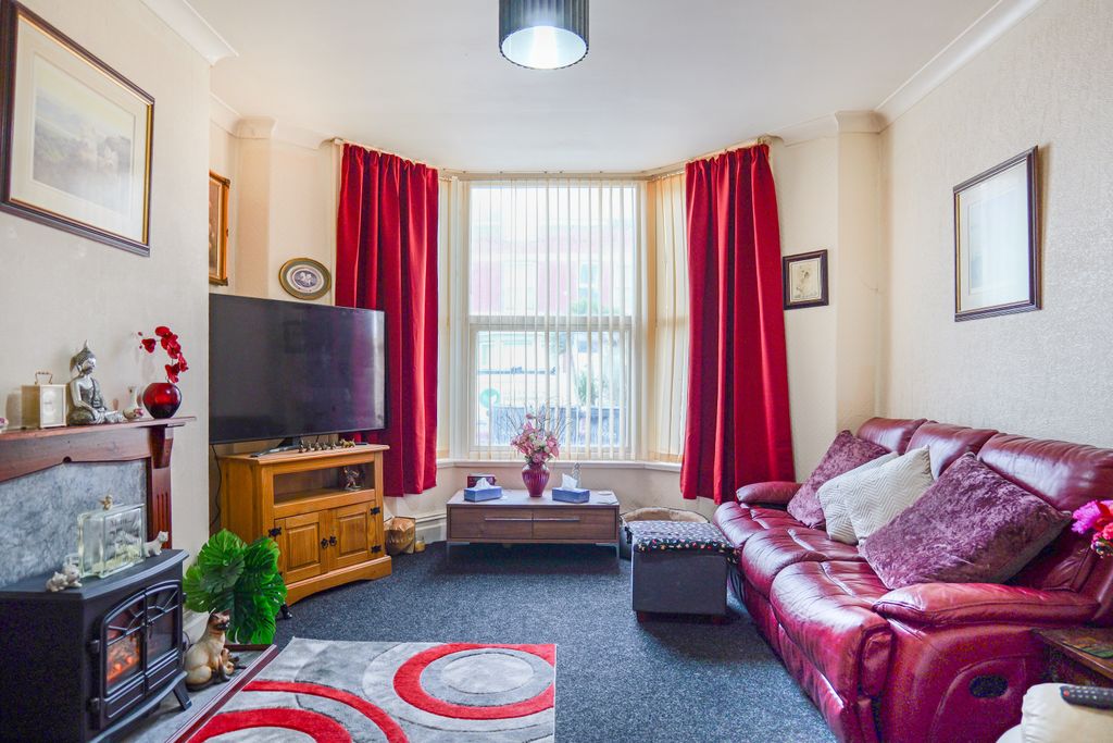 Property photo 2 of 40