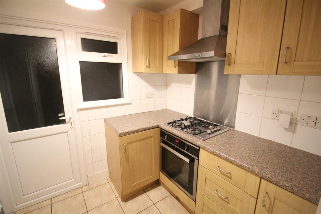 Property photo 3 of 12 Kitchen
