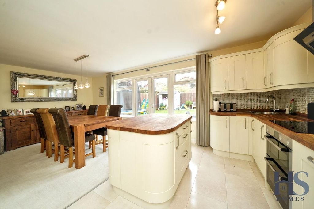 Property photo 2 of 44