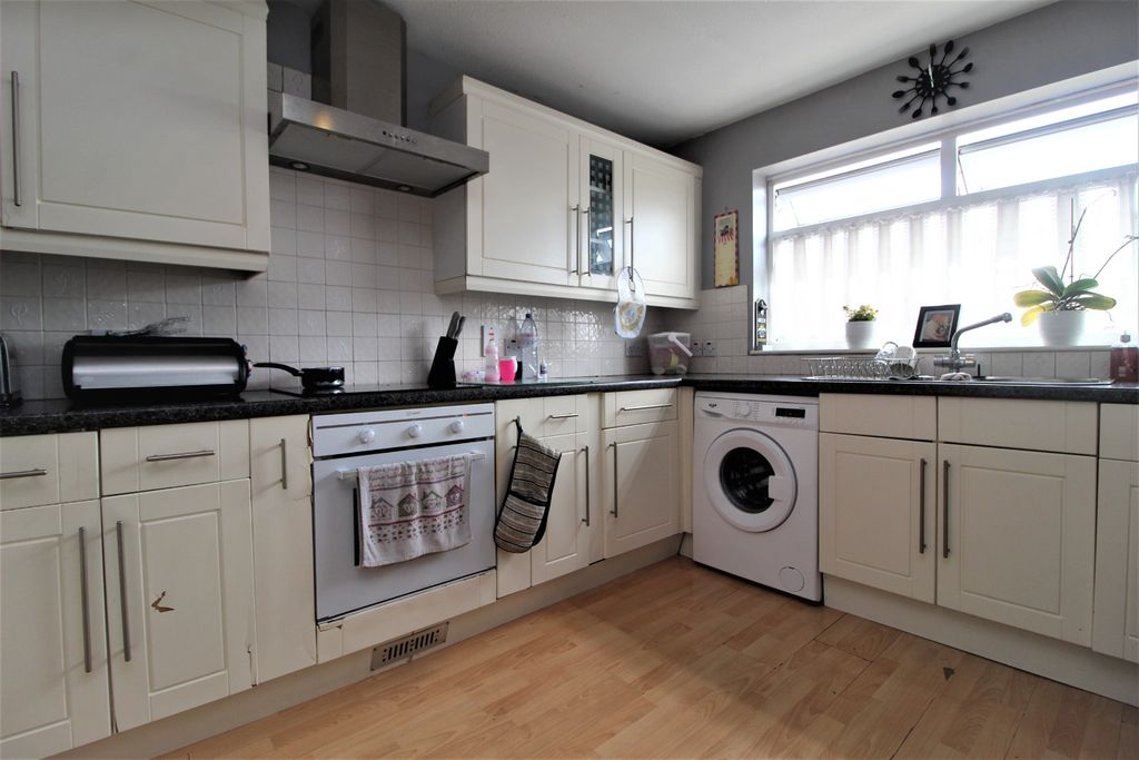 Property photo 2 of 5 1599981