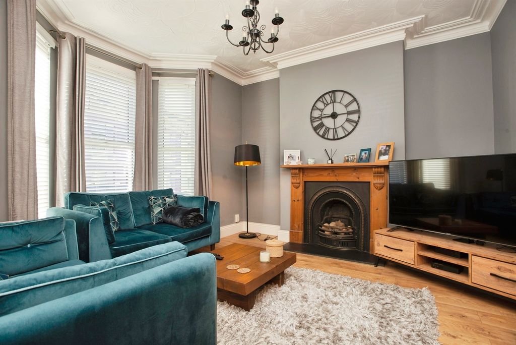 Property photo 2 of 18