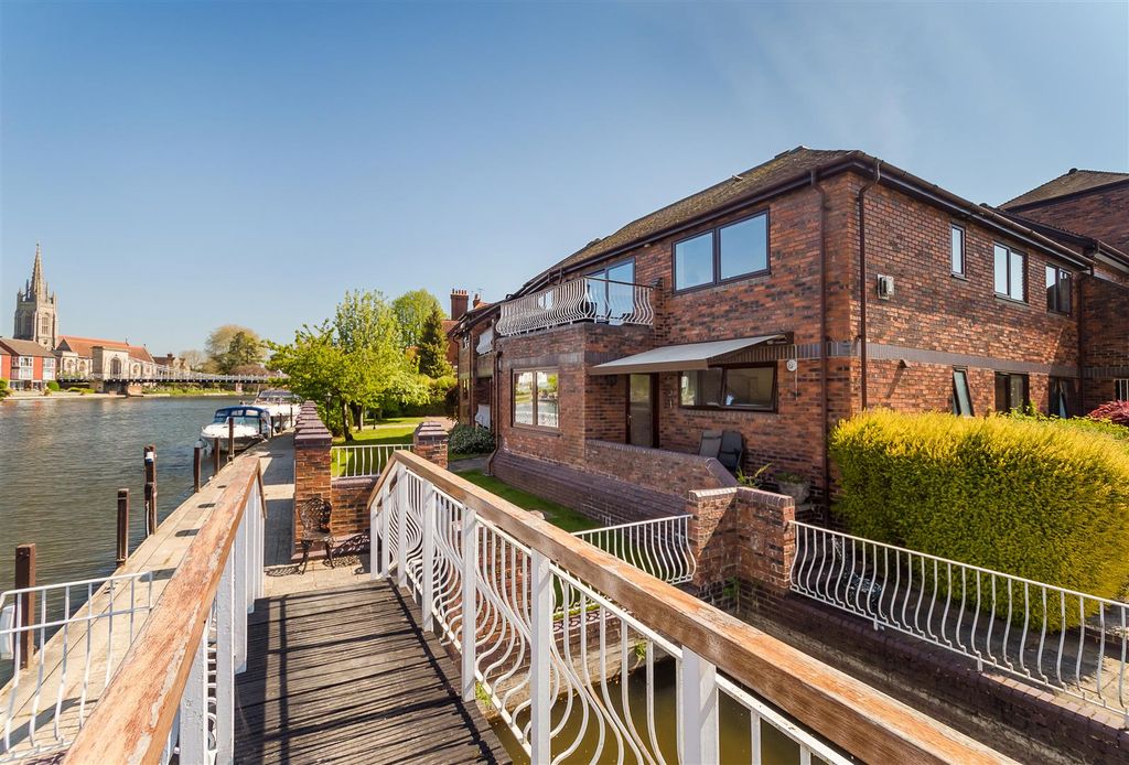 Property photo 1 of 13 32 Rivermead Court13.Jpg