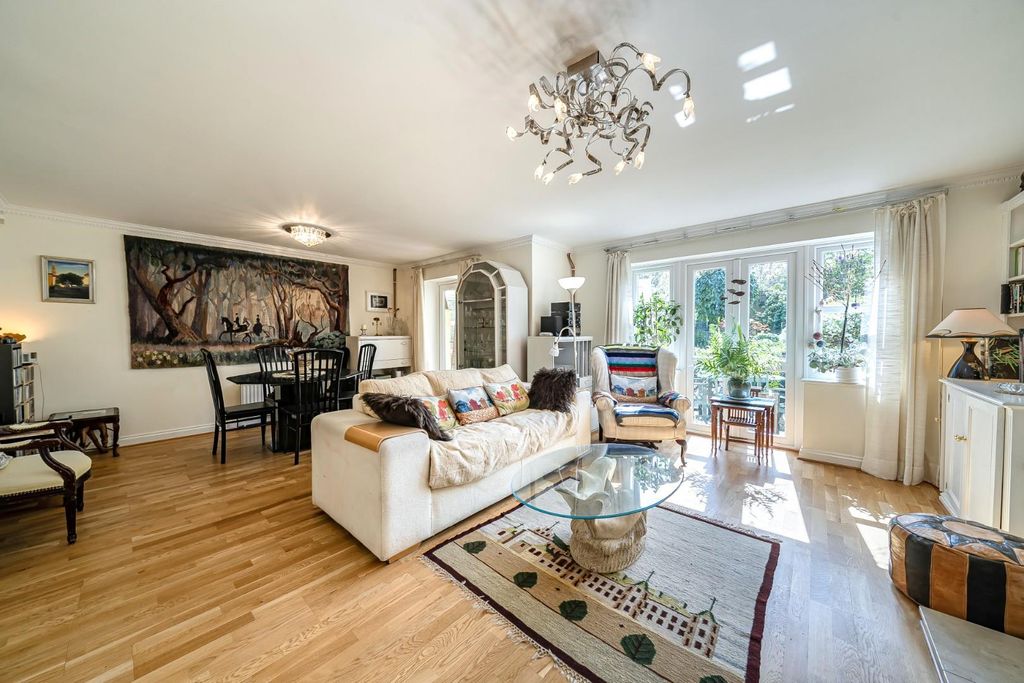 Property photo 2 of 23