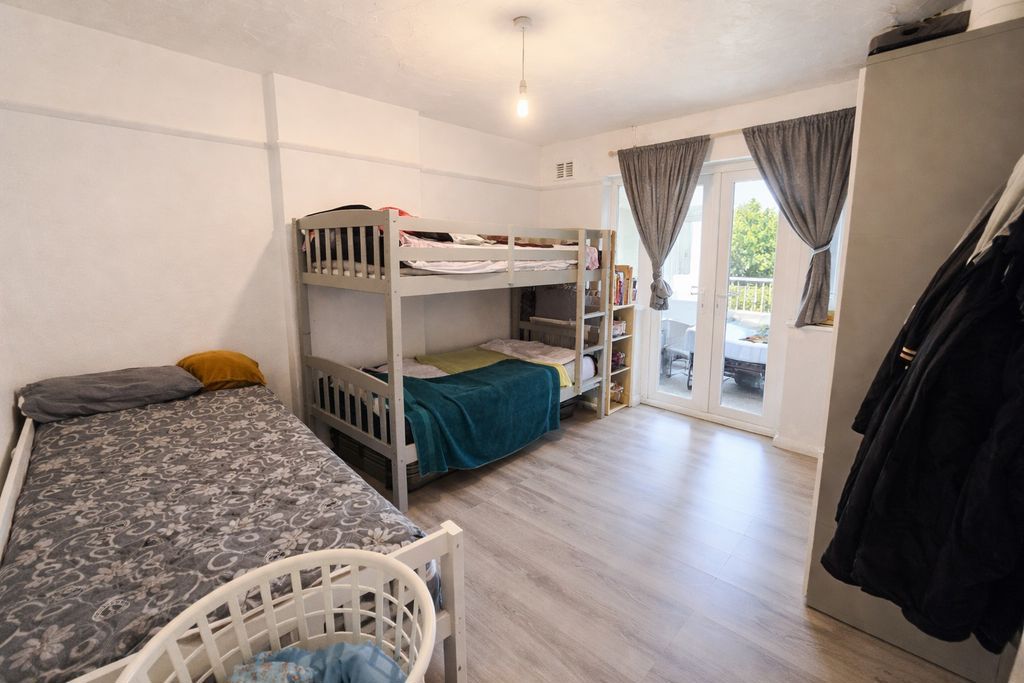 Property photo 3 of 7 Photo 3