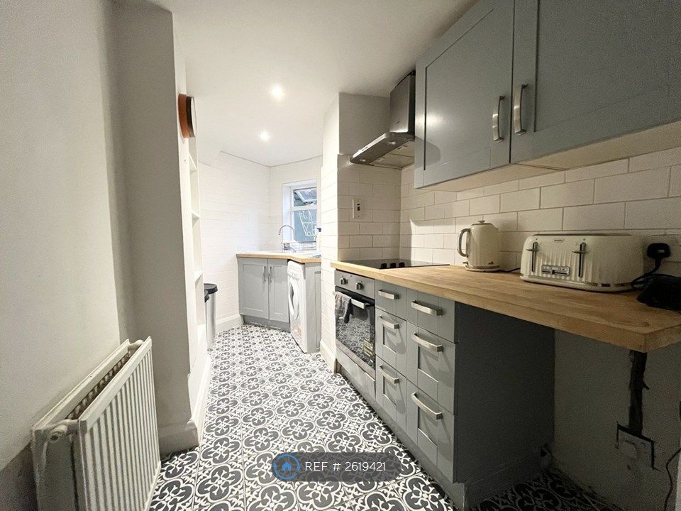 Property photo 1 of 7 Kitchen