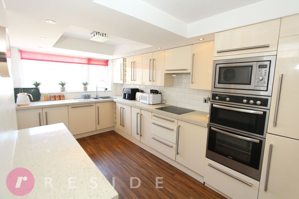 Property photo 2 of 18 Breakfast Kitchen