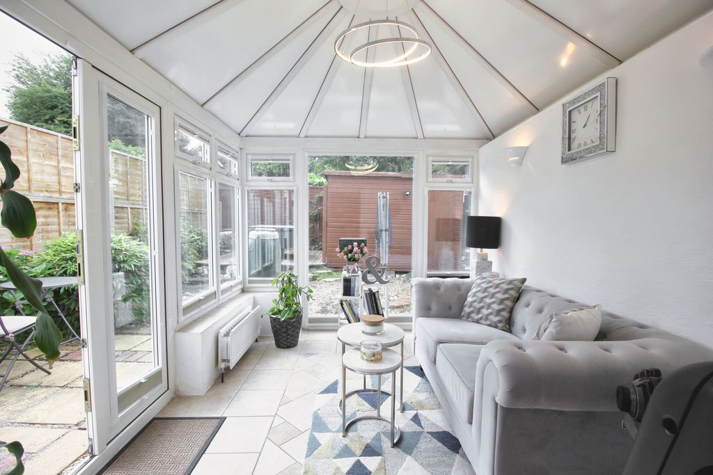 Property photo 3 of 20 Conservatory