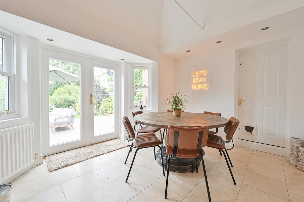 Property photo 3 of 12 37 Ox Lane-11.Jpg