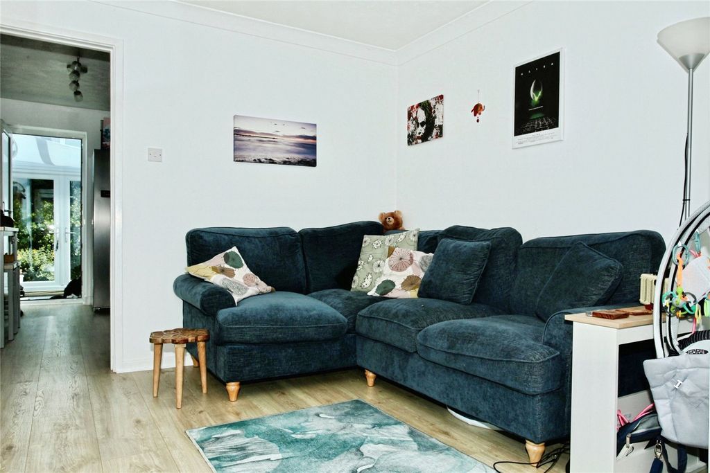 Property photo 2 of 16 Lounge