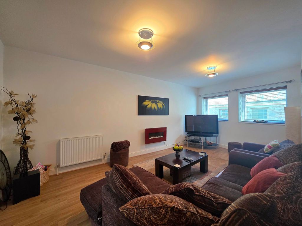 Property photo 2 of 10