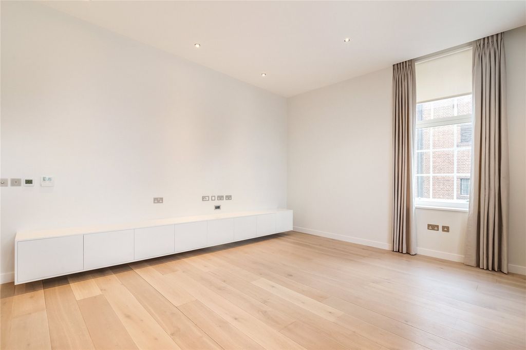 Property photo 2 of 15 Reception Room