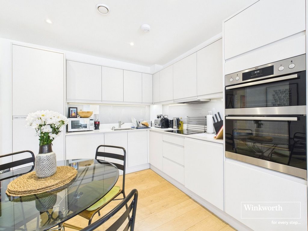 Property photo 3 of 10 Kitchen