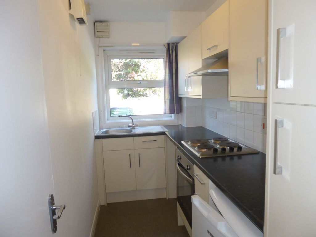 Property photo 2 of 6 Lode House Waterbeach Kitchen