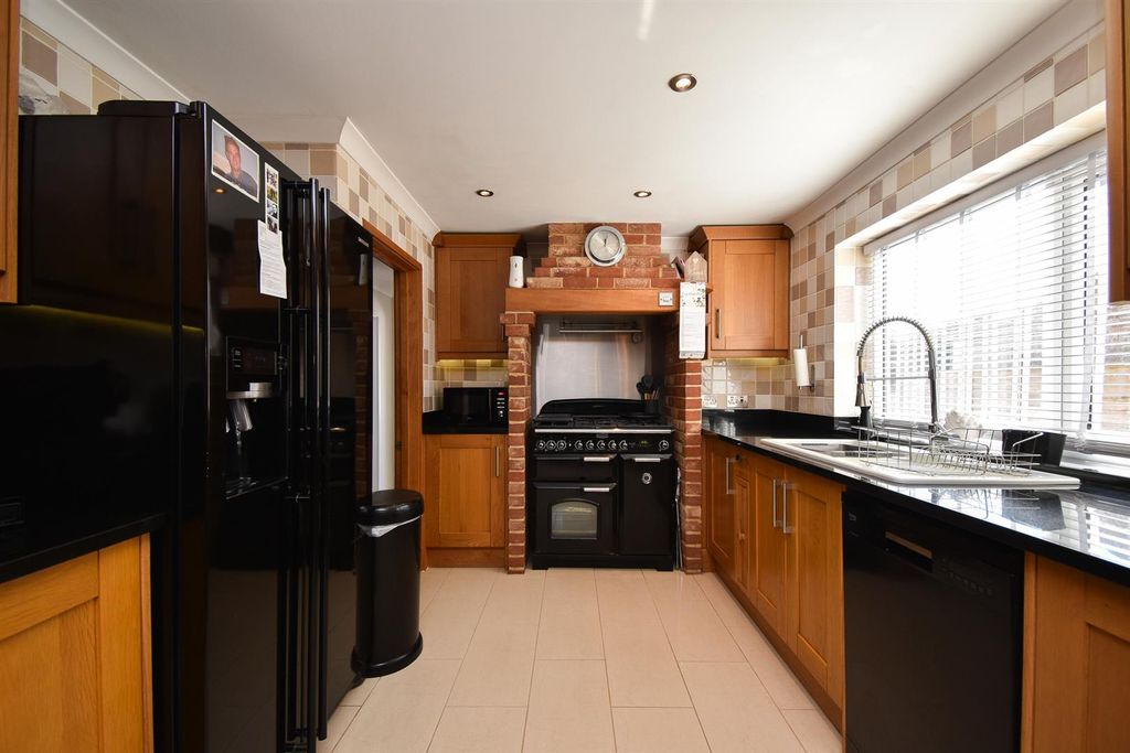 Property photo 3 of 35 Kitchen