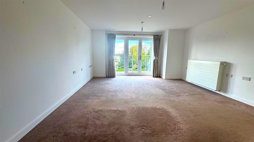 Property photo 2 of 18 Loounge (1).Jpg