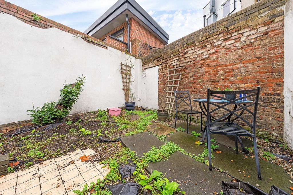 Property photo 2 of 15 Garden (2).Jpg