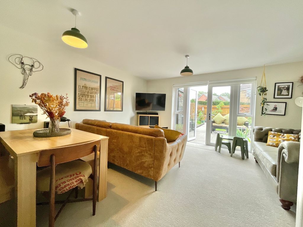 Property photo 2 of 32