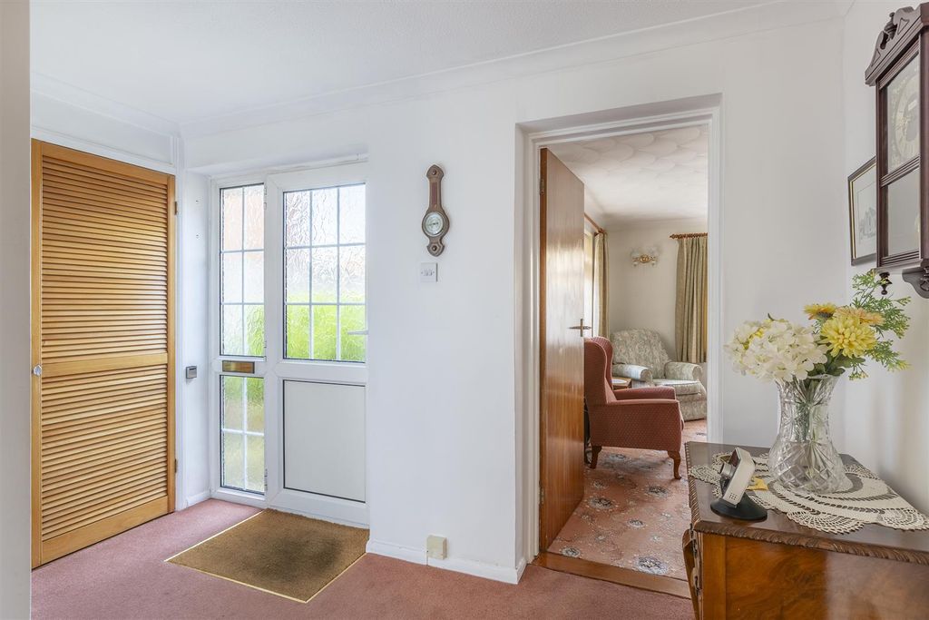 Property photo 2 of 26 Entrance Hall