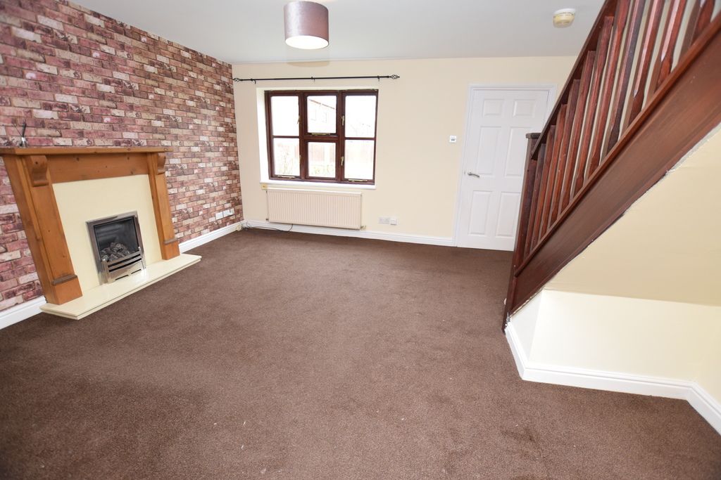 Property photo 3 of 12 Lounge