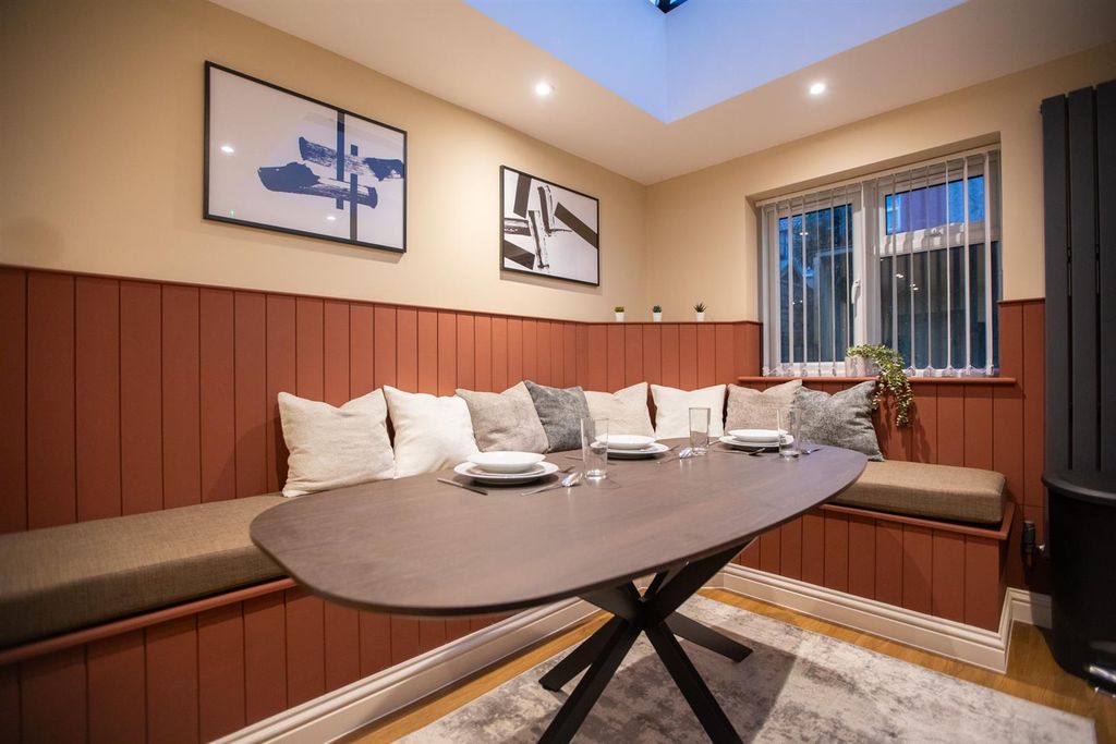 Property photo 3 of 13 Dining Area