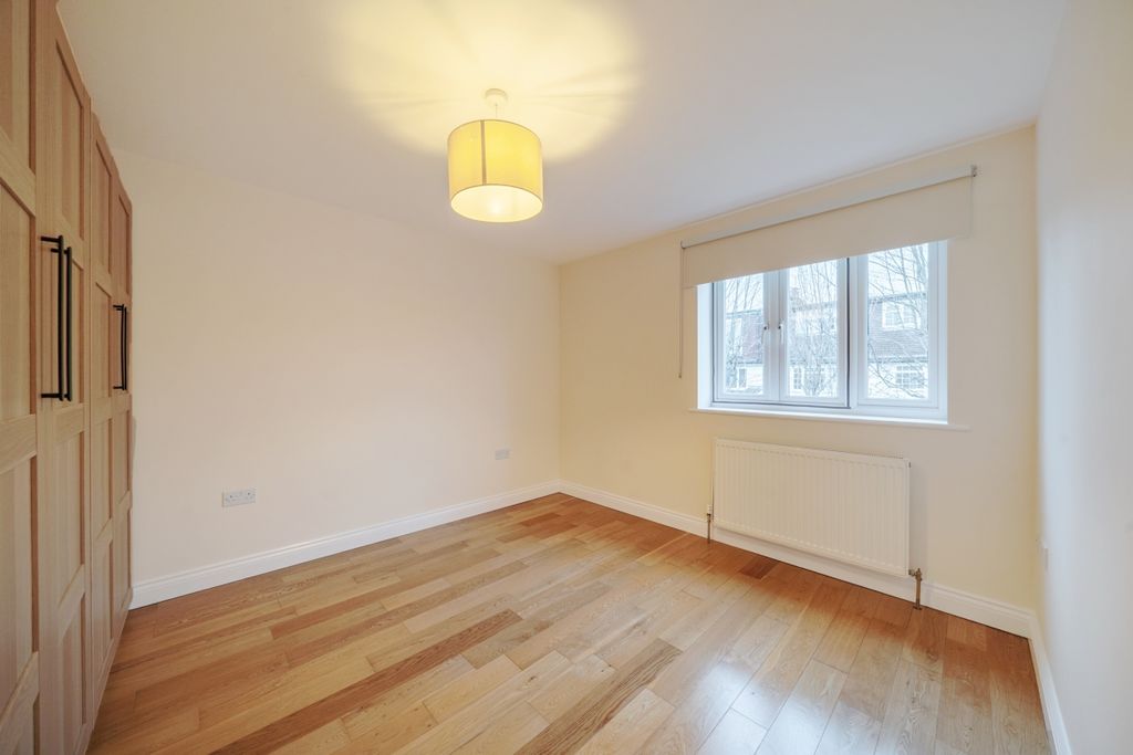 Property photo 3 of 17 1387950-4-6937F8E...