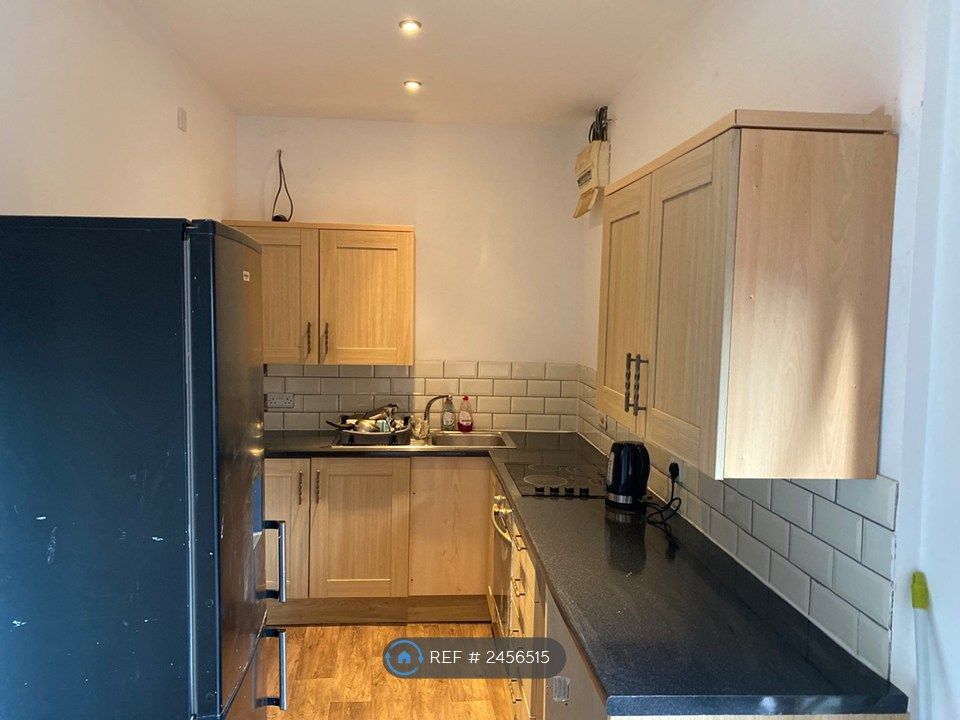 Property photo 3 of 11 Kitchen